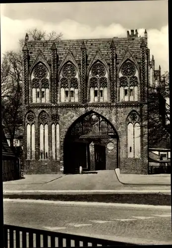 Ak Neubrandenburg in Mecklenburg, Stargarder Tor, Feldseite