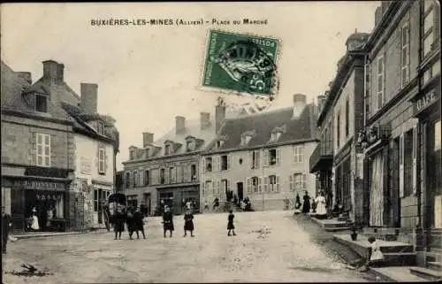 Ak Buxières les Mines Allier, Place du Marché, riverains