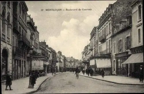 Ak Montluçon Allier, Boulevard de Courtais, cycliste