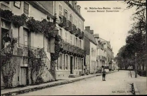 Ak Néris les Bains Allier, Avenue Boisrot Desserviers, garcon avec pneu de jeu