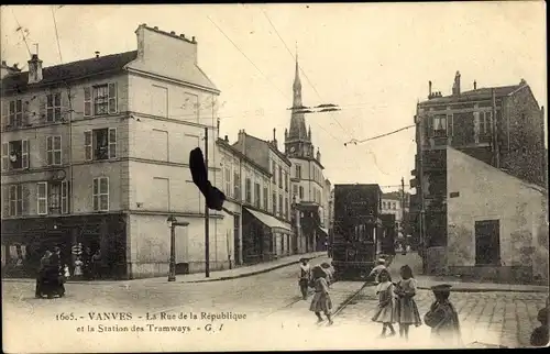 Ak Vanves Hauts de Seine, La Rue de la Republique et la Station des Tramways