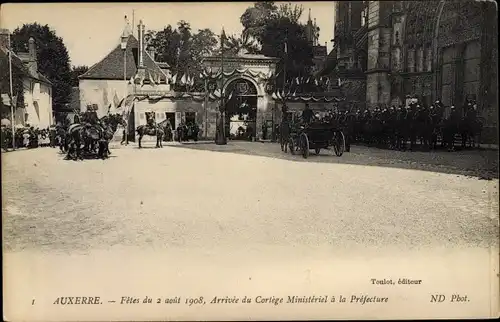 Ak Auxerre Yonne, Fetes du 2 aout 1908, Arrivee du Cortege Ministeriel a la Prefecture