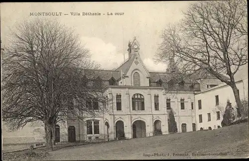 Ak Monsoult Val-d’Oise, Villa Bethanie, La cour