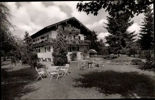 Ak Rottach Egern in Oberbayern, Sanatorium Bergfrieden, Gartenpartie