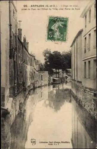 Ak Arpajon Essonne, L'Orge en aval prise du Pont de L'Hotel de Ville, cote Porte de Paris