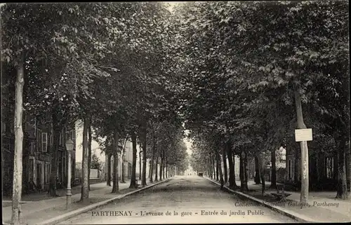 Ak Parthenay Deux Sèvres, L'Avenue de la Gare, Entree du Jardin Public