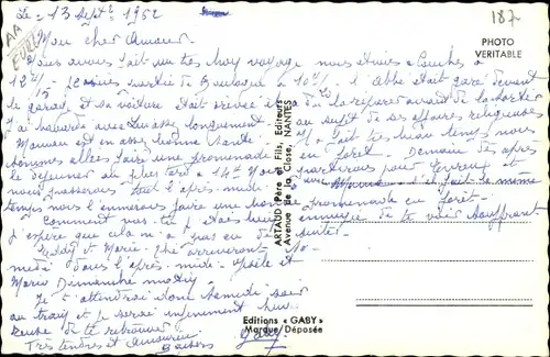 Ak Conches en Ouche Eure, Place Carnot, Le Donjon, L'Hotel de Ville, Vue generale