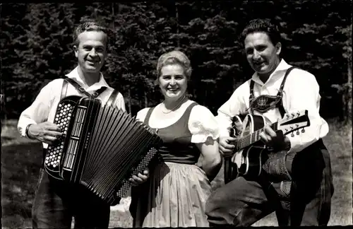 Ak Oberau Bayern, Trio Sepp Wiedemann, Akkordeon, Gitarre, Volkstracht
