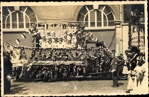 Foto Ak Maule Yvelines, Festumzug, Kinder in Matrosenanzügen