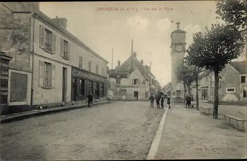 Ak Freneuse Yvelines, Vue sur la Place, Geschäft