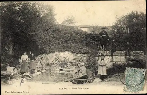 Ak Blaru Yvelines, Lavoir St. Adjutor, Wäscherinnen