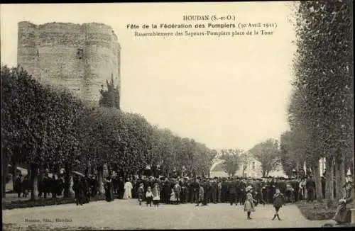 Ak Houdan Yvelines, Fete de la Fédération des Pompiers 1911, Sapeurs Pompiers, Place de la Tour