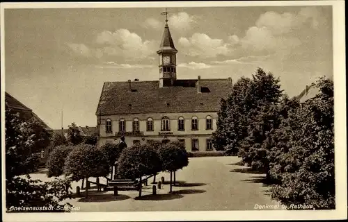 Ak Belgern Schildau Nordsachsen, Denkmal und Rathaus, Gneisenaustadt