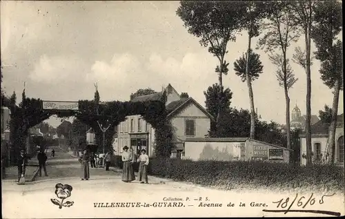 Ak Villeneuve la Guyard Yonne, Avenue de la Gare