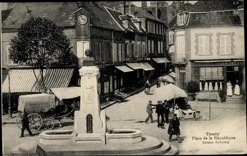 Ak Toucy Yonne, Place de la Republique