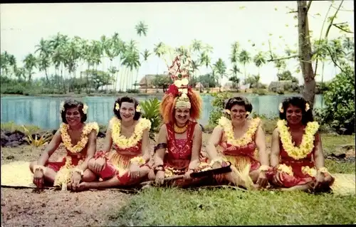 Ak Suva Fidschi, Taupou and dancing Girls