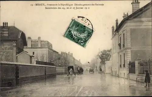 Ak Meaux Seine et Marne, Avenue de la Republique, Demenagement des Sinistres, 1910