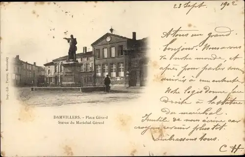Ak Damvillers Meuse, Place Gerard, Statue de Marechal Gerard