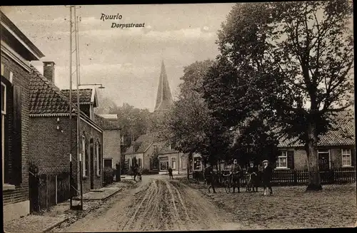 Ak Ruurlo Gelderland, Dorpstraat, Straßenpartie, Radfahrer