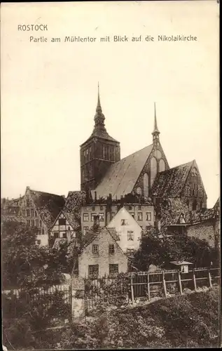 Ak Hansestadt Rostock, Partie am Mühlentor mit Blick auf die Nikolaikirche