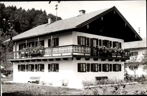 Foto Ak Siegsdorf in Oberbayern, Pension S. Hallweger, Neumayerstraße 14