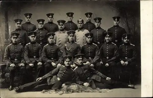 Foto Ak Soldaten in Uniformen, Gruppenfoto