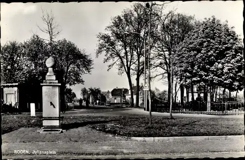 Ak Roden Drenthe Niederlande, Julianaplein