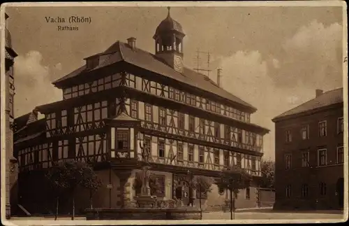 Ak Vacha Thüringen, Rathaus, Brunnen