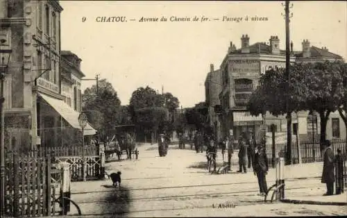 Ak Chatou Yvelines, Avenue de Chemin de fer, Passage a niveau