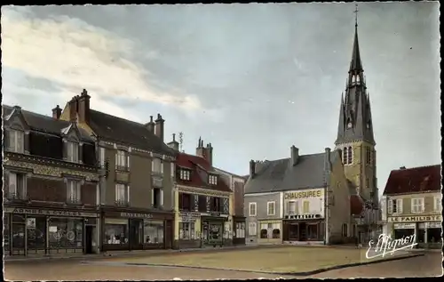 Ak Beaune la Rolande Loiret, La Place du Marche