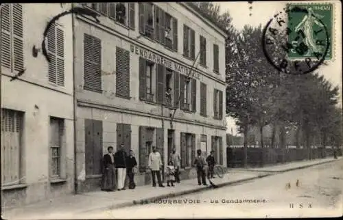 Ak Courbevoie Hauts de Seine, La Gandarmerie Nationale