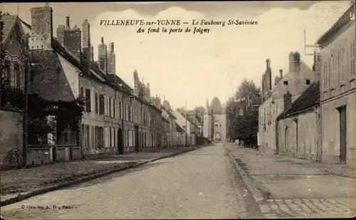 Ak Villeneuve sur Yonne, Le Faubourg St Savinien, Au fond la porte de Joigny