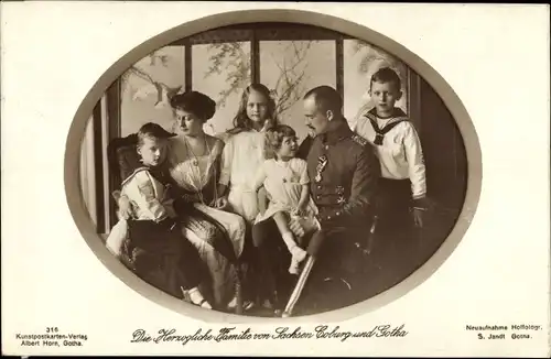 Ak Herzog Carl Eduard von Sachsen Coburg Gotha, Viktoria Adelheid, Kinder