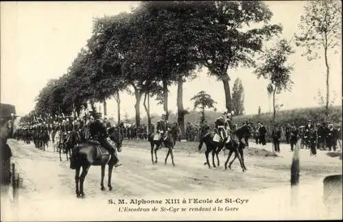 Ak Saint Cyr l'Ecole Yvelines, S M Alphonse XIII, Escadron se rendant a la Gare