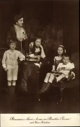 Ak Prinzessin Marie Anna von Bourbon Parma mit Kindern