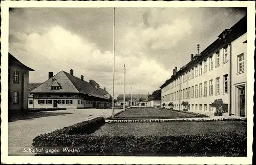Ak Triesdorf Weidenbach im Altmühltal Mittelfranken, Ackerbauschule, Schulhof