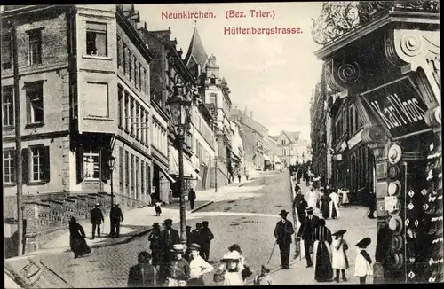 Ak Neunkirchen im Saarland, Hüttenbergstraße, Straßenpartie, Geschäft Karl Voos