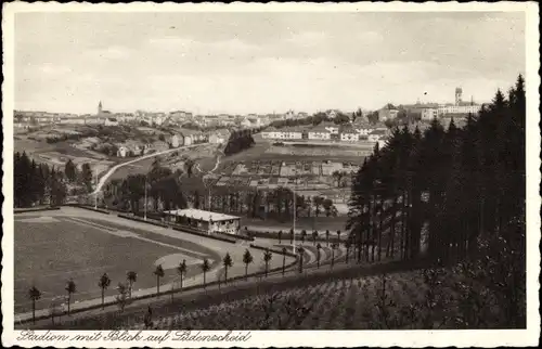 Ak Lüdenscheid im Märkischen Kreis, Stadion mit Blick auf den Ort