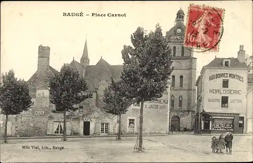 Ak Baugé Maine et Loire, Place Carnot, Horlogerie aux Bonnes Montres, groupe d'enfants