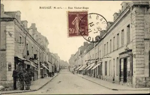 Ak Baugé Maine et Loire, Rue Victor Hugo