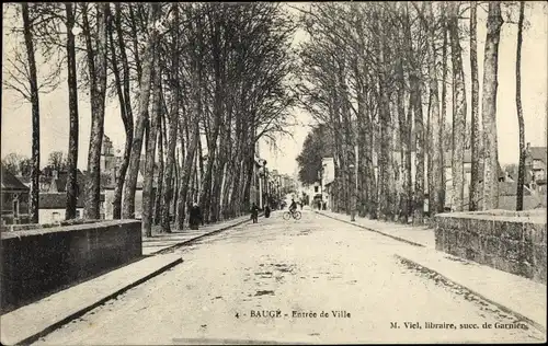 Ak Baugé Maine et Loire, entrée de Ville, Allée