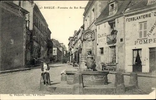 Ak Baugé Maine et Loire, Fontaine du Roi René, garcon, Café Bailly