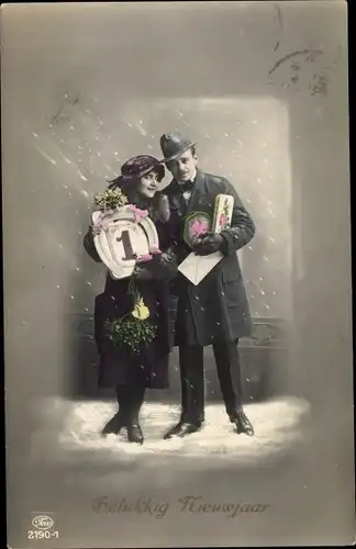 Ak Glückwunsch Neujahr, Gelukkig Niewjaar, Frau und Mann mit Kalender, Mistelzweige, Geschenke