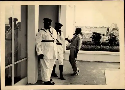 Foto Ak Kindia Guinea, Portrait de Gardes