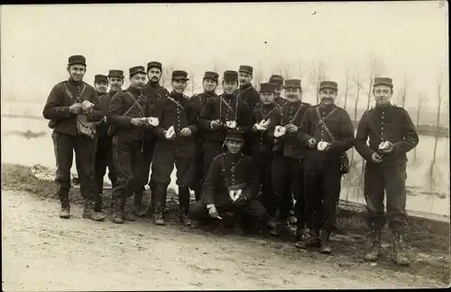Foto Ak Französische Soldaten in Uniformen