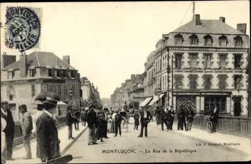 Ak Montluçon Allier, La Rue de la Republique, Cafe du Pont, Produit Chimiques