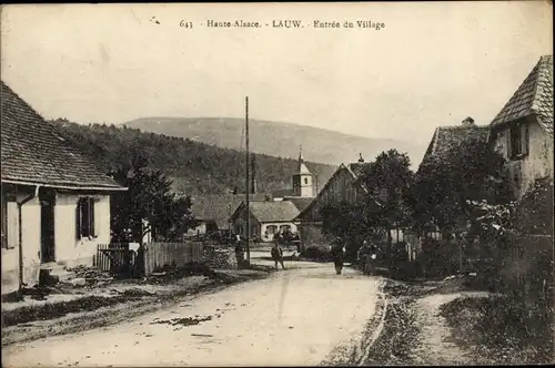 Ak Lauw Aue Elsass Haut Rhin, Entrée du Village, Straßenpartie im Ort