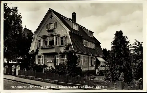 Ak Königsfeld im Schwarzwald Baar Kreis, Pension, Inh. H. Sapel, Straßenpartie