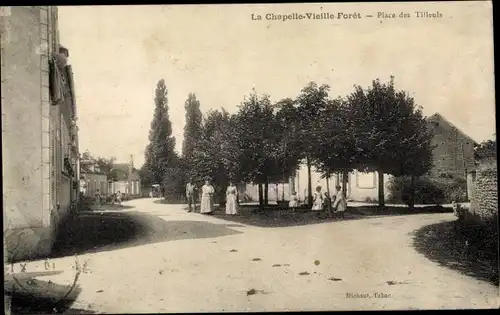 Ak La Chapelle-Vieille-Forêt Yonne, Place des Tilleuls