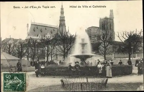 Ak Sens Yonne, Jet d'Eau du Tapis vert, Hotel de Ville et Cathedrale